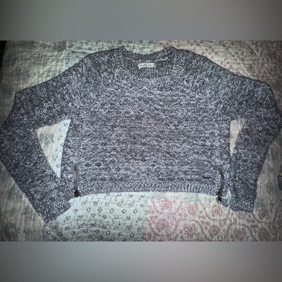 Abercrombie & Fitch Cozy Gray cropped Knit Sweater zipper sides. Size M GUC - Picture 8 of 11